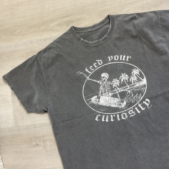 Urban Outfitters Oversized Distressed Tee Feed Your Curiosity Small Medium Grey - Picture 1 of 12